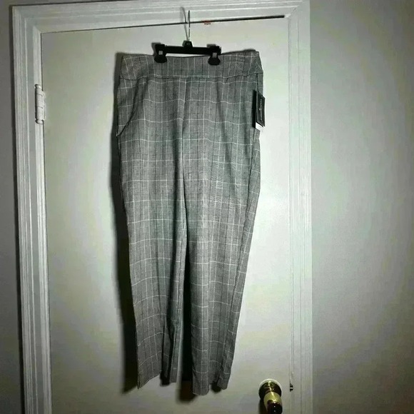 NWT Black And White Plaid Cropped Cigarette 
Stretch Pull On Dress Pant. Sz: M. - Picture 1 of 8